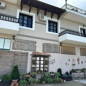 Maison d'hôtes Local Living Edi